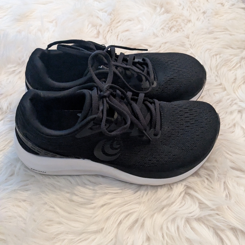 topo Phantom 3 athletic shoes Womens Size 7